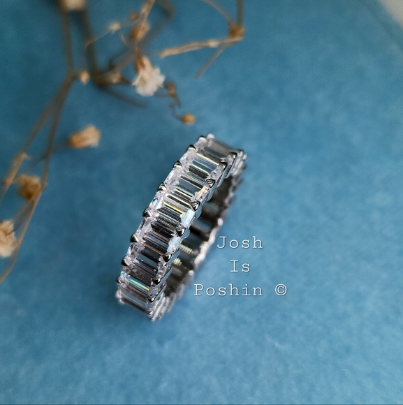 Diamond simulant eternity band in sterling silver - Picture 3 of 8